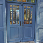 Holztür am Gartenhaus mit handwerklicher Verarbeitung